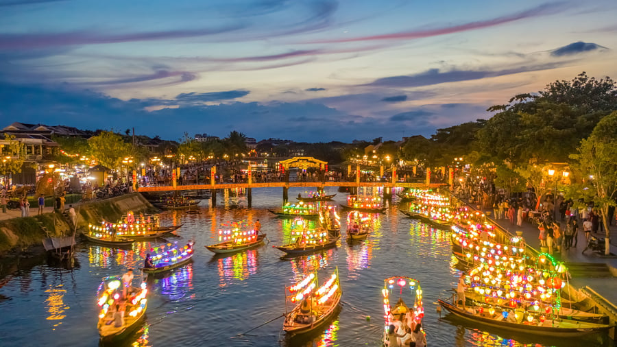 Både på Hoai-floden i Hoi An