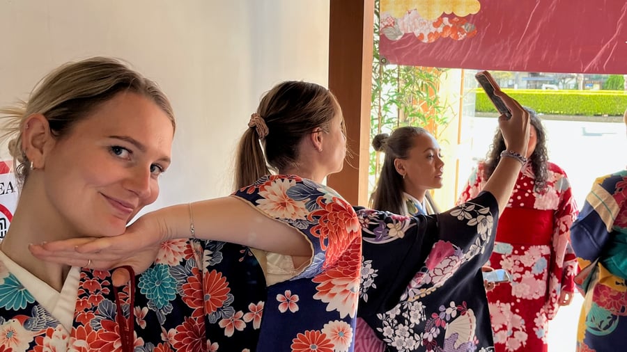 Immersive yourself in the Japanese culture. 