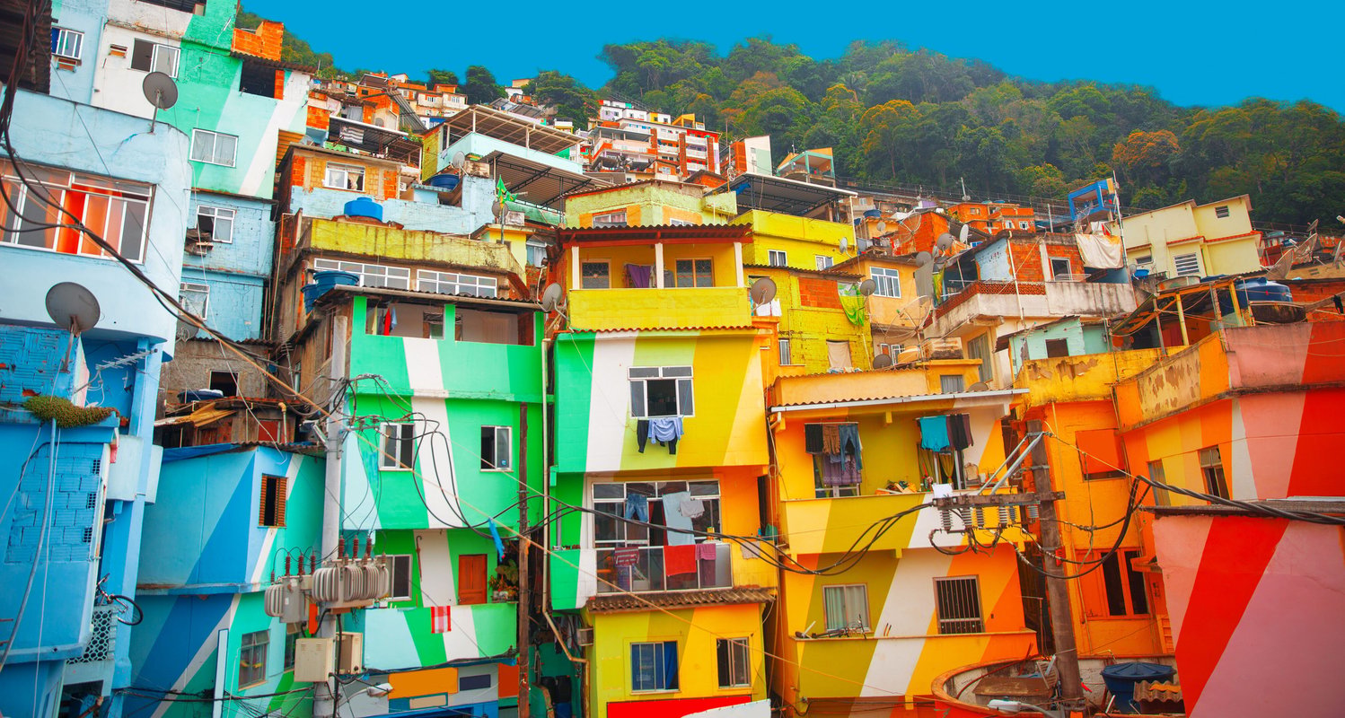 Favelas farverige huse i Rio de Janeiro