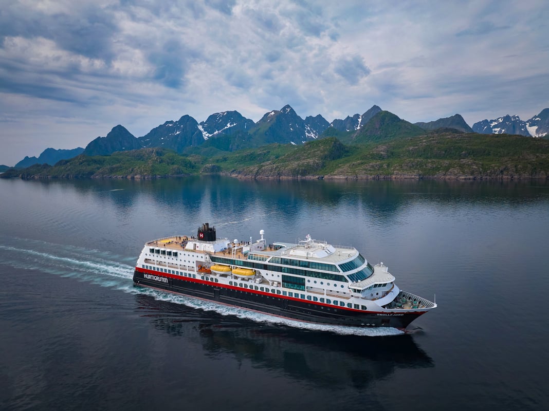 MS Trollfjord i Brettesnes