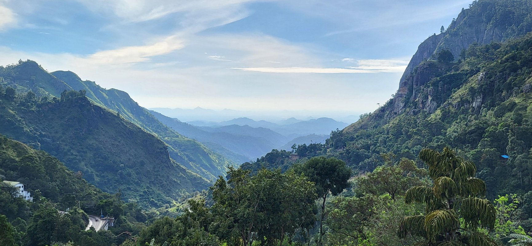 Ella Gap med Yala nationalpark i horisonten
