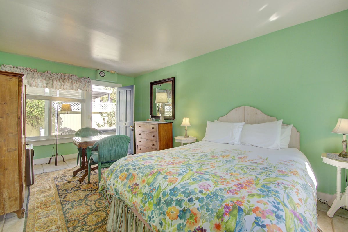 Hummingbird room på Secret Garden Inn and Cottages
