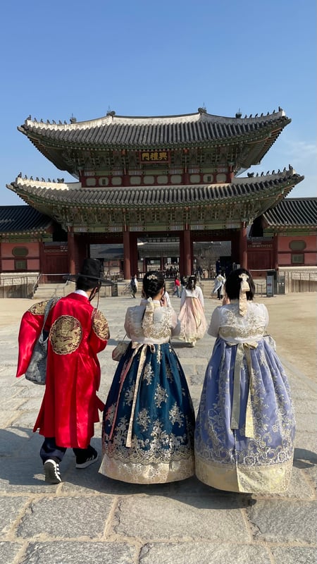 Klä dig i traditionella sydkoreanska kläder