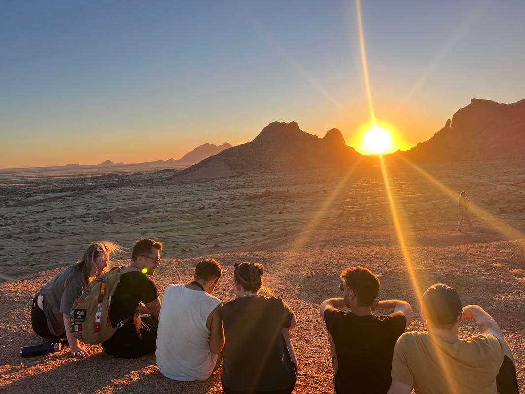Prachtige zonsondergang bekijken