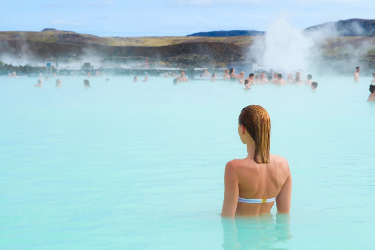 Slap af i Blue Lagoons termiske bade