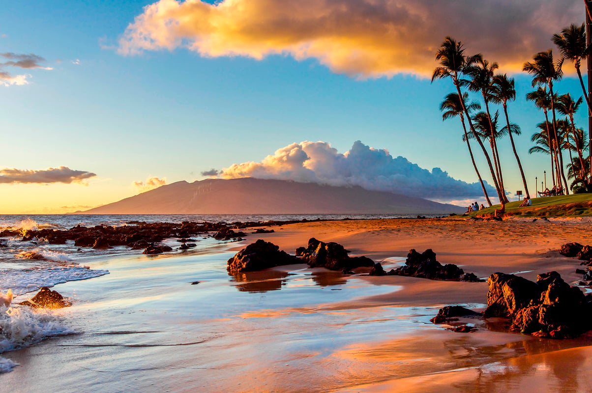 Solnedgång över stranden på Maui