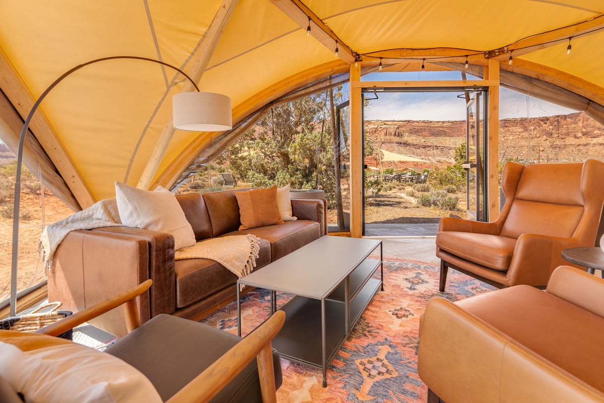 Lobby på Under Canvas Moab