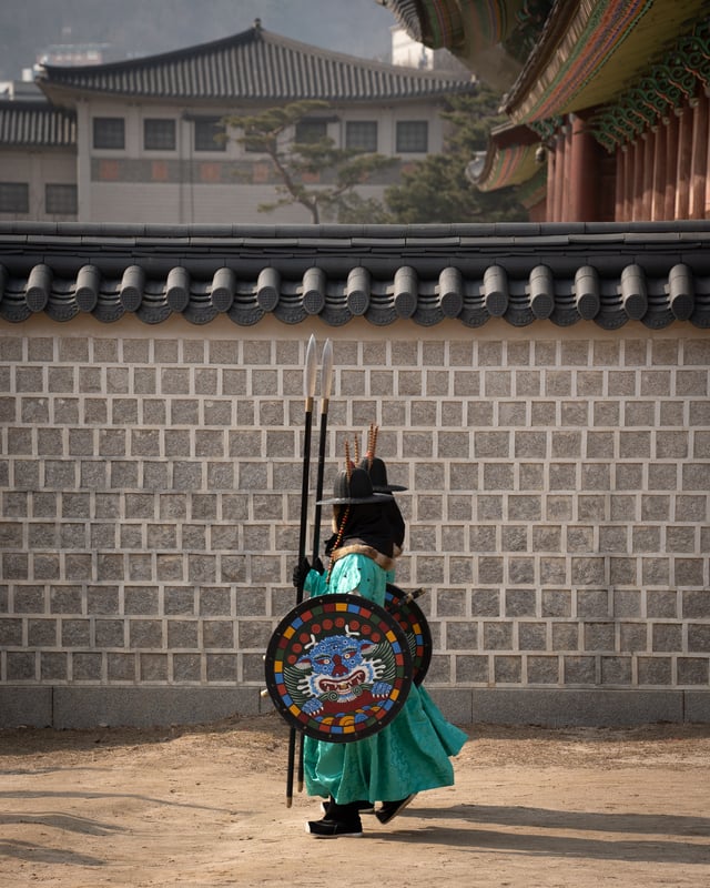 See the royal guards at Gyeongbokgung Palace
