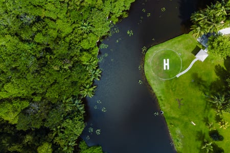 Den smukke sø og egen helipad