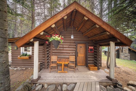 Storm Mountain Lodge Cabins