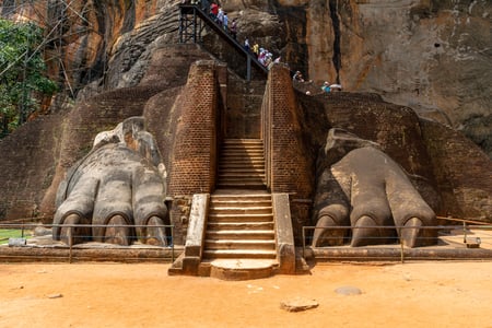 Lejonfötterna vid foten av Sigiriya
