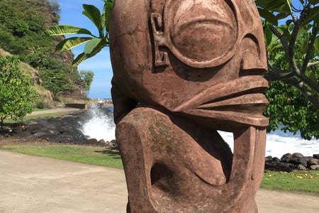 Se mystiske tiki-statuer på din rejse