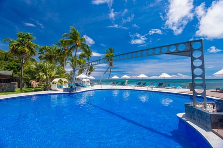 En pool formet som en Coco de Mer