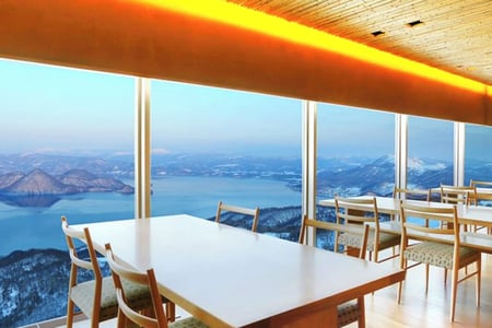 Restaurant med udsigt til Lake Toya