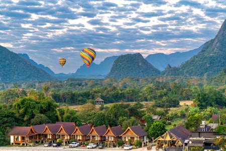 Varmluftsballoner over Vang Vieng