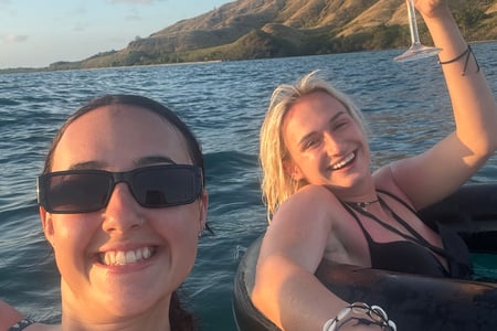 Nyd solnedgangen på sunset tubing