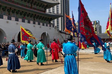 Changing of the guard at Gyeongbokgung Palace