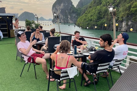 Sejlads på Ha Long Bay i gruppe