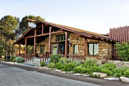 Indgangen til Bright Angel Lodge