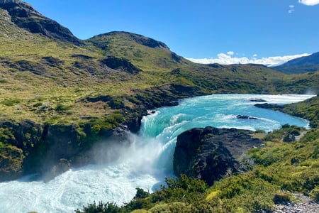 Brusende vandfald 