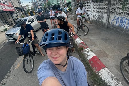 Tag på en cykeltur rundt i Chiang Mais gader