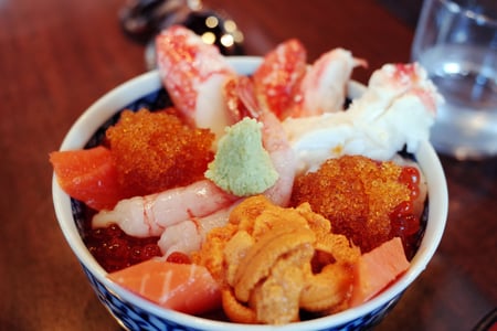 Nyd japansk kaisendon i Otaru