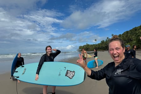 Leer surfen in het stranddorp Santa Teresa