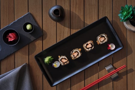 Njut av utsökt sushi och gourmetmat