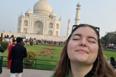 Take a selfie with Taj Mahal.