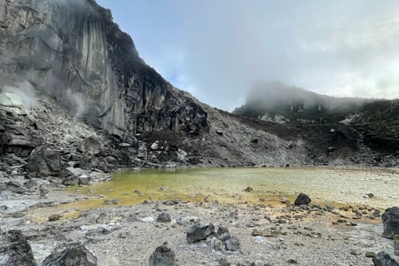 Varme kilder ved vulkanen Gunung Sibayak