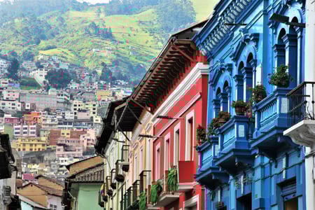 Farverige huse i Quito
