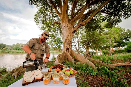 Åk på morgonsafari och prova bush breakfast