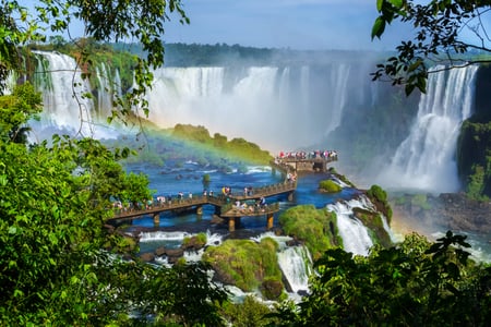 Kom nära Iguazu-vattenfallen