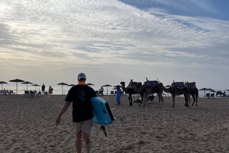 Surfkultur och strandliv längs Atlantkusten