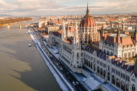 Parliamentet i Budapest set fra oven