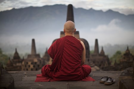 Munk vid tempelkomplexet Candi Borobudur