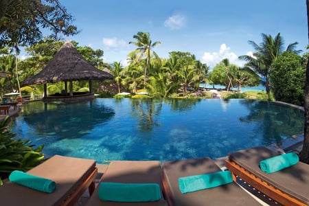Infinity pool med panoramaudsigt