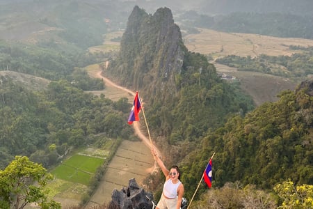 Åk motorcykel i Laos.