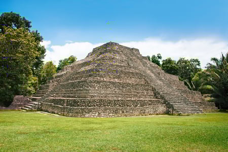 Chacchoben Pyramid i Costa Maya i Mexico