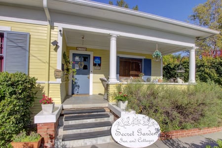 Velkommen til Secret Garden Inn and Cottages
