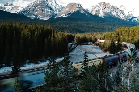 Tag toget gennem Nordamerikas naturlandskaber