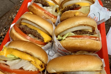 Eet burgers in Amerika