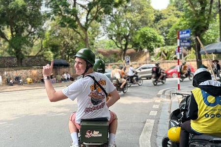 Udforsk Hanoi bag på en motorcykel