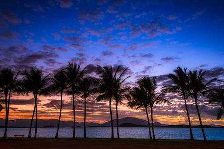 Solnedgång vid Nouméa i Nya Kaledonien
