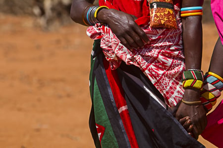 Upplev Kenyas färgstarka kultur.