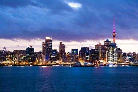 Resan startar i metropolen Auckland