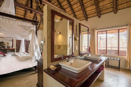 Shiduli Safari Lodge i Karongwe Game Reserve