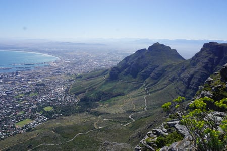 Vandra uppför Table Mountain i Kapstaden. 