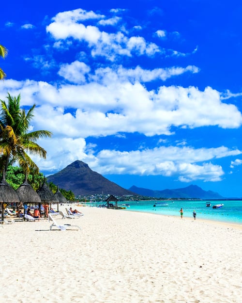 Vita stränder och palmer på Mauritius