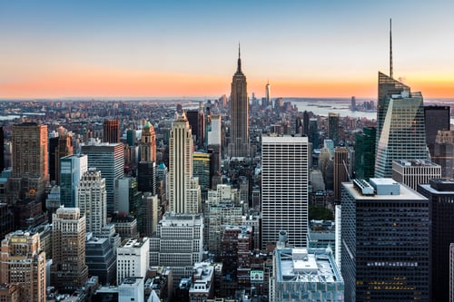 New Yorks skyline i solnedgang